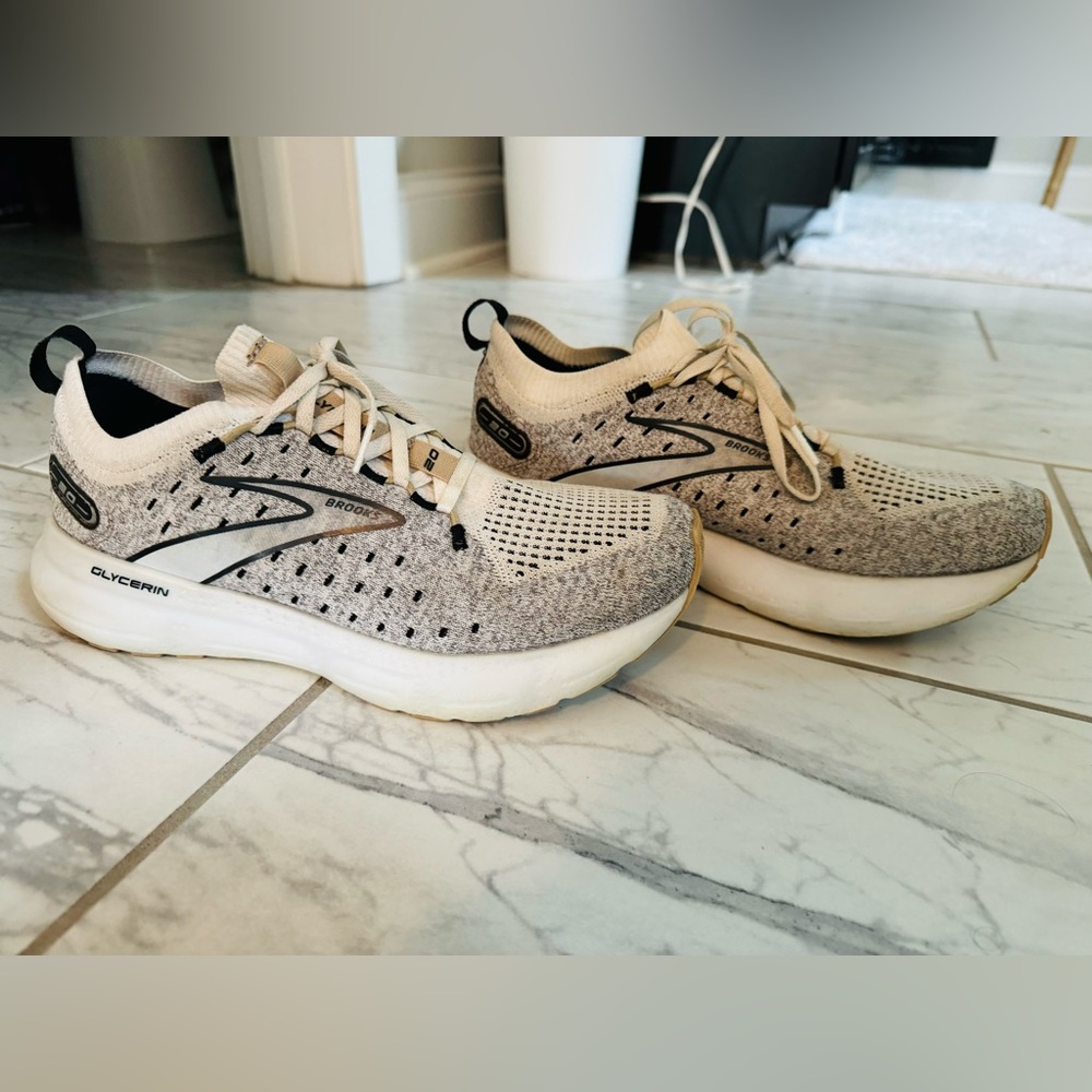 Brooks Glycerin 20 Stealth fit, knit upper 9.5 Women’s.